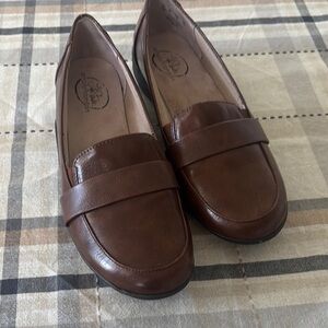 Life Stride Brown Leather Loafers size 7
